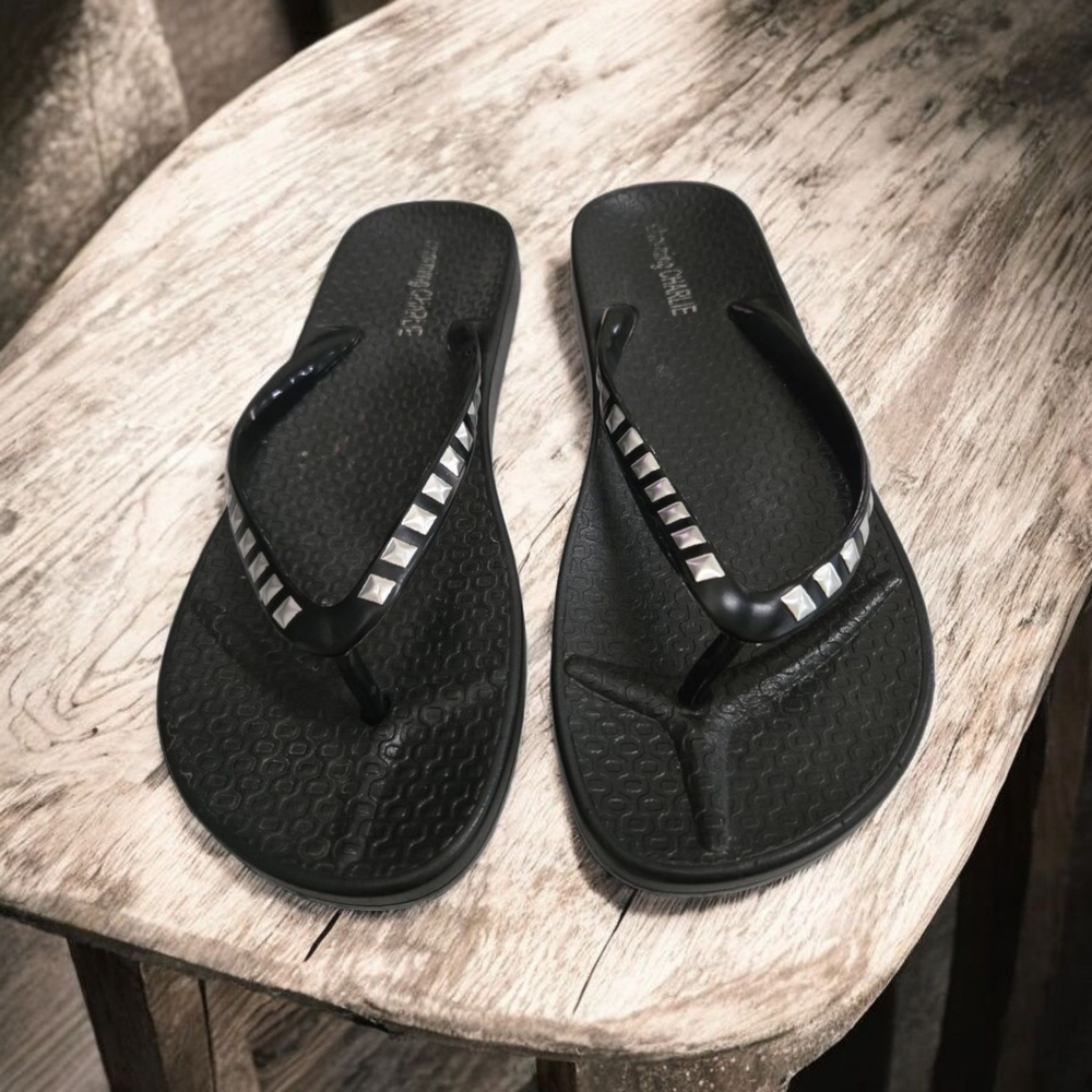 Charming Charlie Womens  Black Flip Flops Sz 7